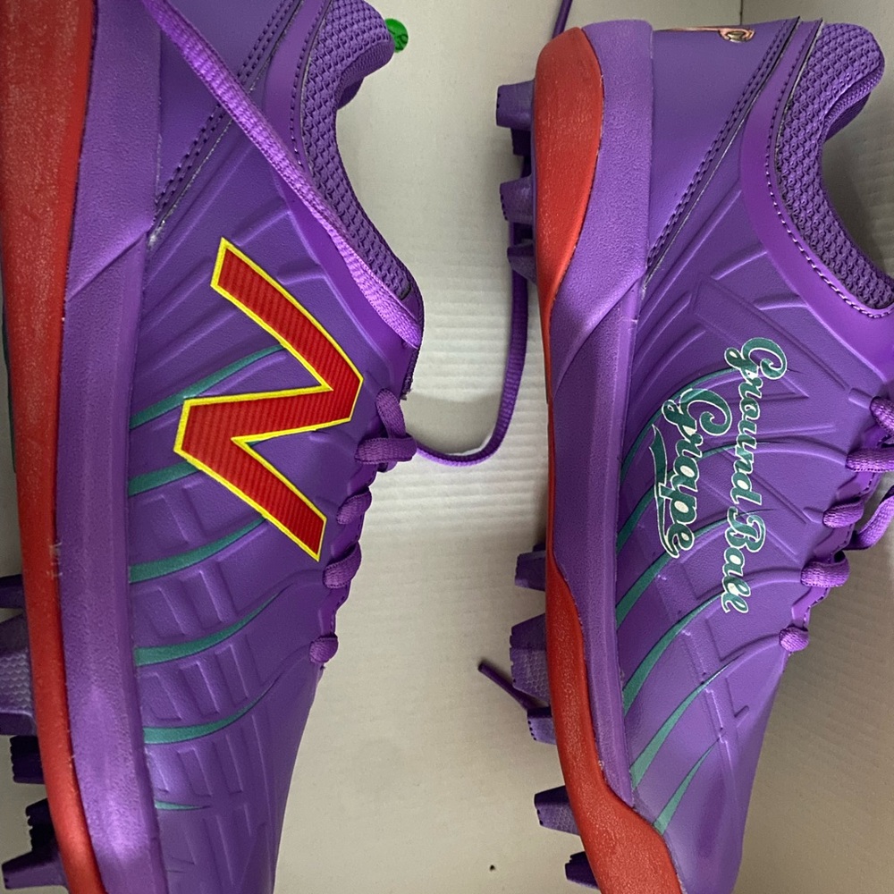 NB BIG LEAGUE CHEW BASEBALL CLEATS!!